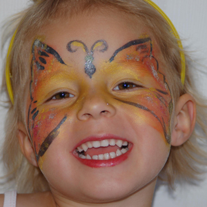 Gesichtsbemalung bei einem Kindergeburtstag in Hannover